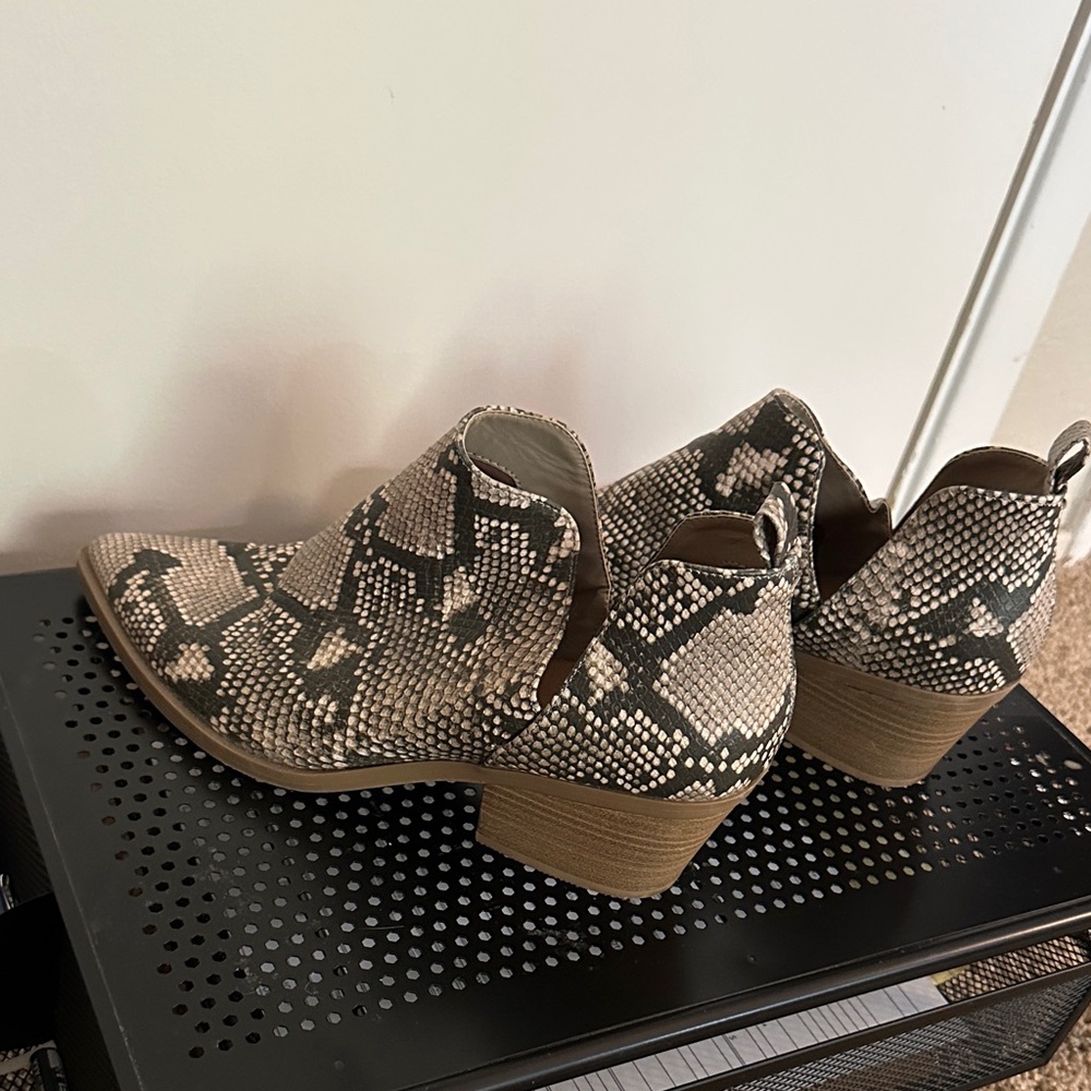 Universal Thread Snakeskin Pattern Ankle Booties